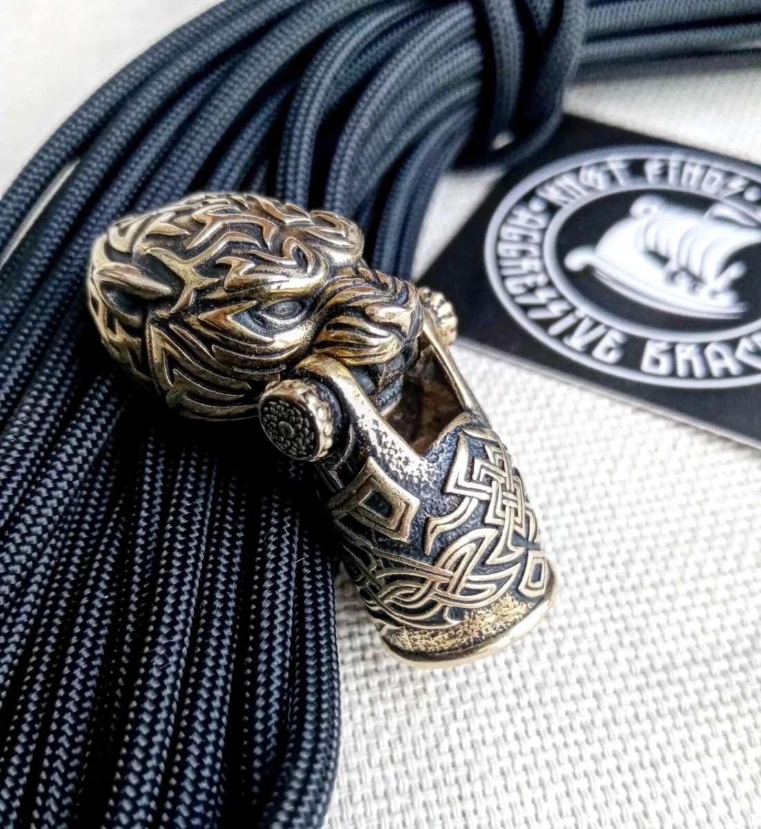 Brass paracord shackle sale