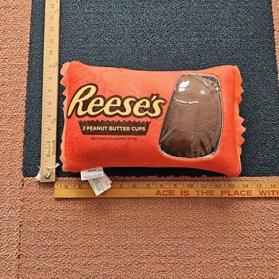 As Is* Reese s Peanut Butter Cup Pillow W/ 2 Removable Mini Plush Candy Å5b