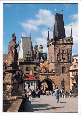 AK Karlsbrücke Wolkenhimmel Gebäude Reise Turm Skulptur Fassade AA09756