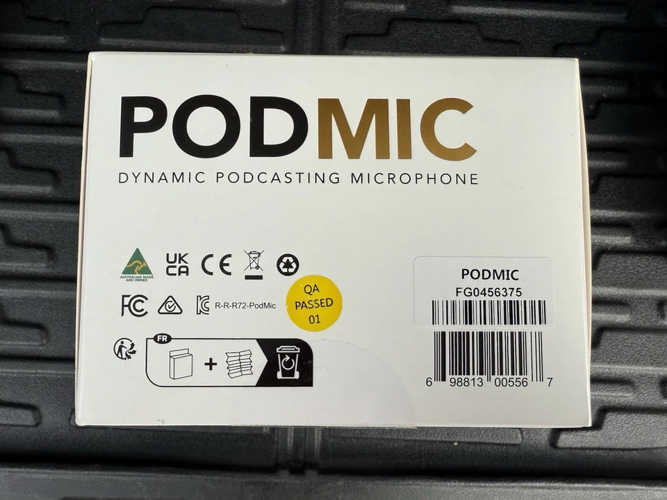 Micrófono dinámico para podcasting RODE PodMic Foto 3 de 3