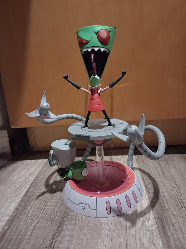 Invader Zim Gallery PVC Diorama Statue  Diamond Select Toys 2021 Gir Triumphant