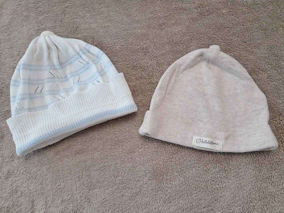 Set 2 Baby Mützen Neugeborene, hellbeige + hellblau gestreift, u.a. H&M, Gr. 56