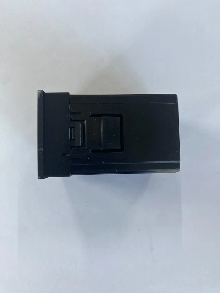 Conector adaptador puerto auxiliar USB iPod 961143J000 fabricante de equipos originales para Hyundai Veracruz 2007-2012 Foto 3 de 4
