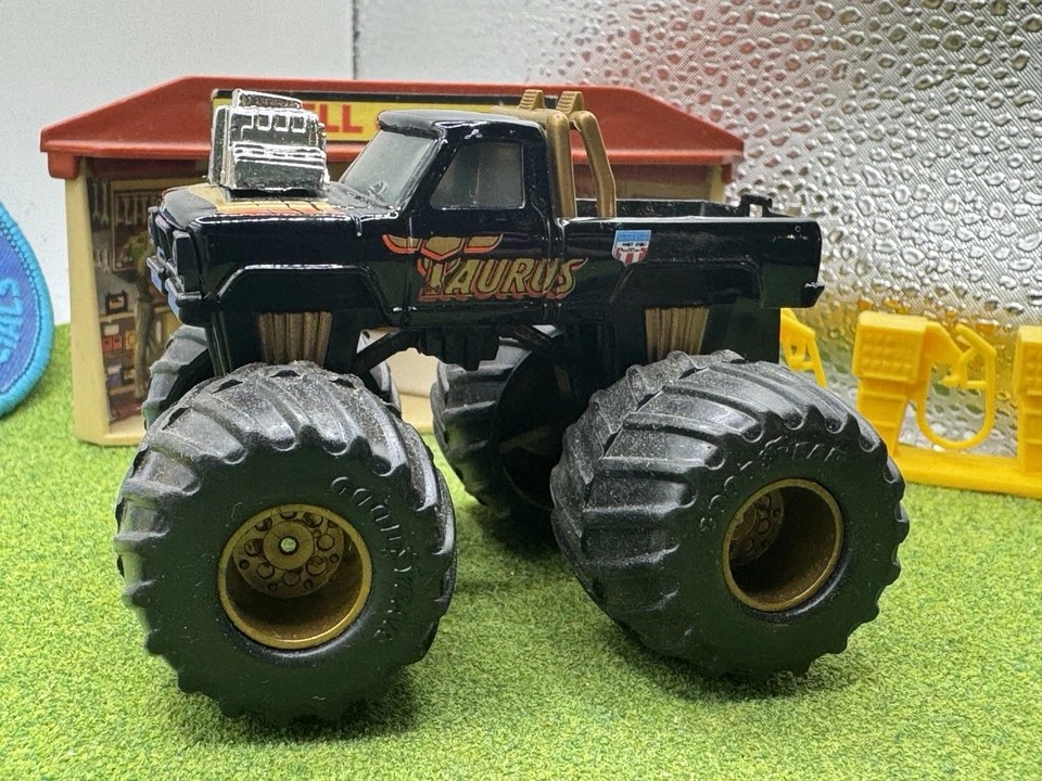 1993 Matchbox Monster Wars TAURUS Vintage RARE Monster Truck Black NM USHRA - Image 2 of 4