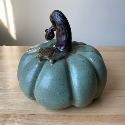 Hand Crafted 6'' Speckled Green Stoneware Pumpkin - Signed - VGUC