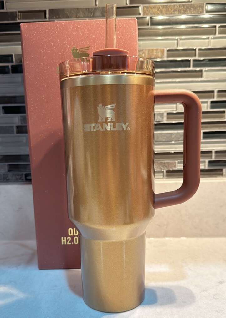 THE QUENCHER H2.0 FLOWSTATE TUMBLER 40 OZ / Color : Copper Tinsel In Hand