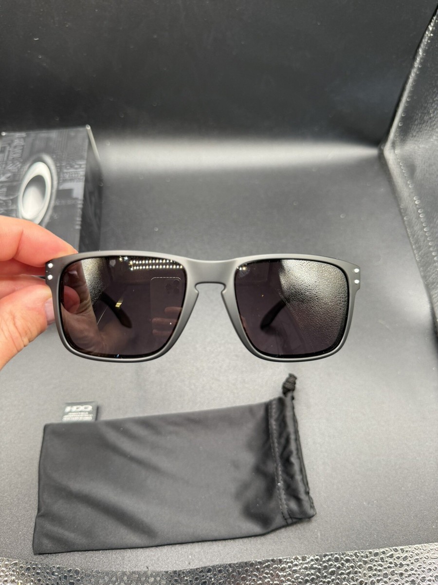 Oakley Holbrook Matte Black Warm Grey Lenses OO9102-01 | eBay