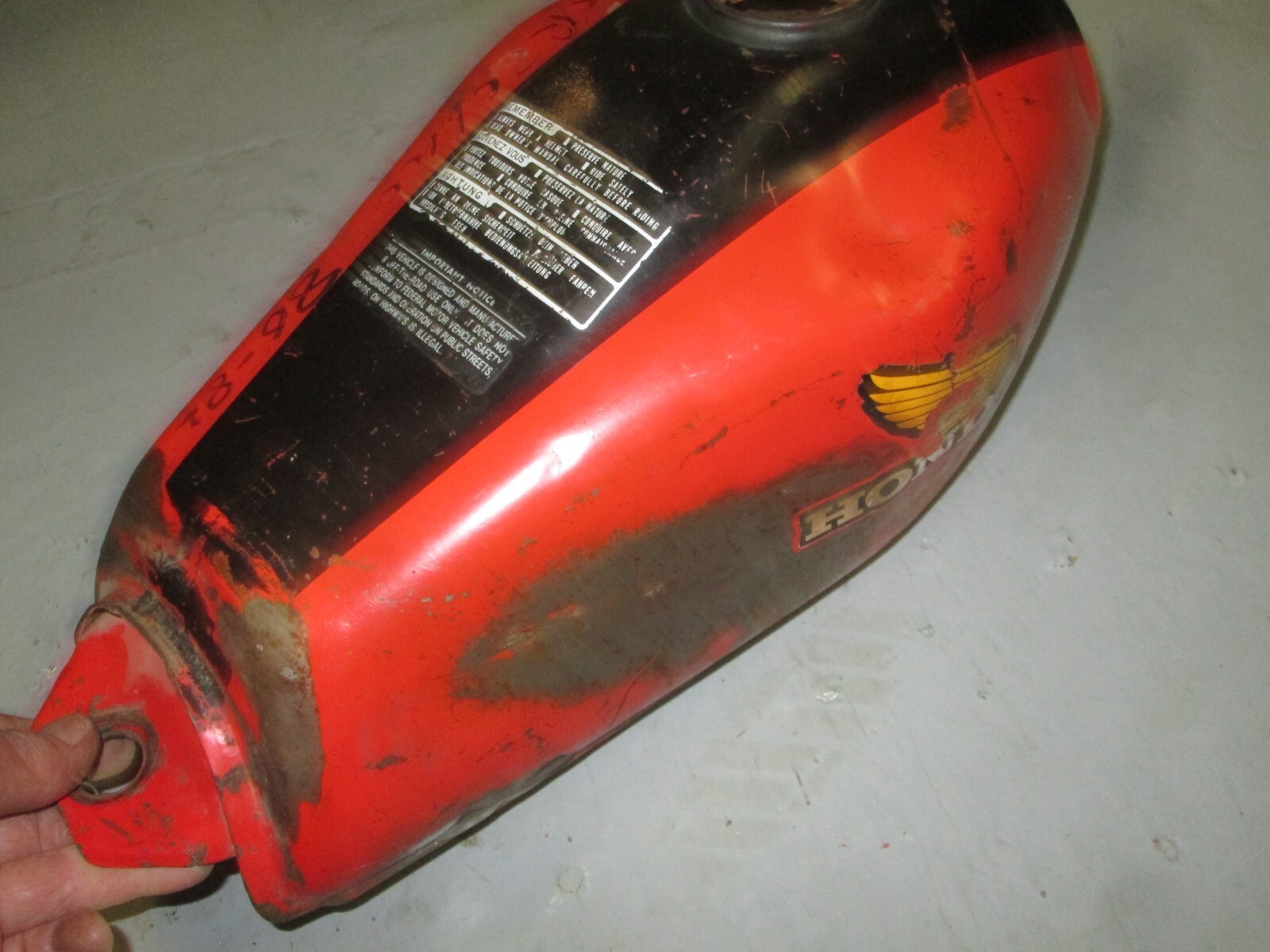 Honda 1981 1982 XR80 / XR100 FUEL GAS TANK SET 17540176770ZA DENTED