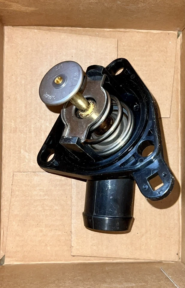 Conjunto de termostato/salida de agua de refrigerante de motor Stant P/N: 14757 con junta Foto 4 de 4