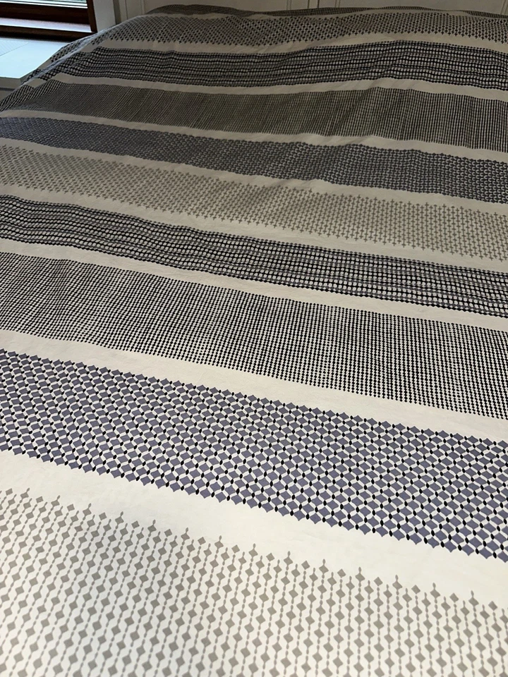 Пододеяльник Crate & Barrel Medina King белый темно-серый черный хлопок - Изображение 2 из 4