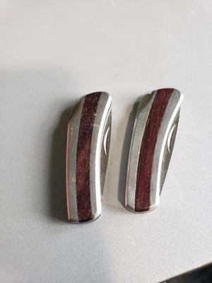 2 pocket knives each is 2 1/2'', brown and silver ,no markings