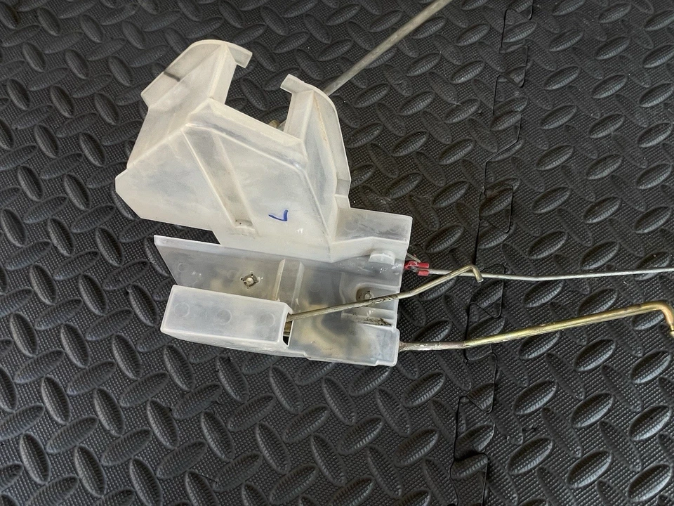 Actuador de pestillo de cerradura de puerta Toyota T100 93-98 lado izquierdo manual OEM Foto 3 de 4