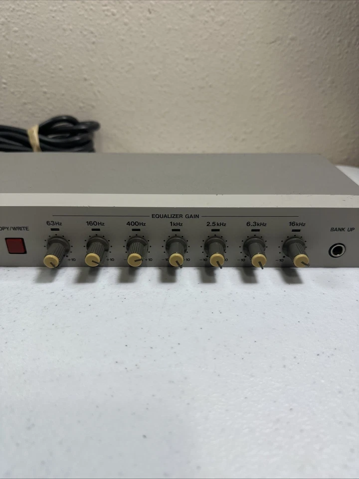 Ecualizador Programable Akai Modelo Profesional PEQ6 Midi Foto 3 de 4