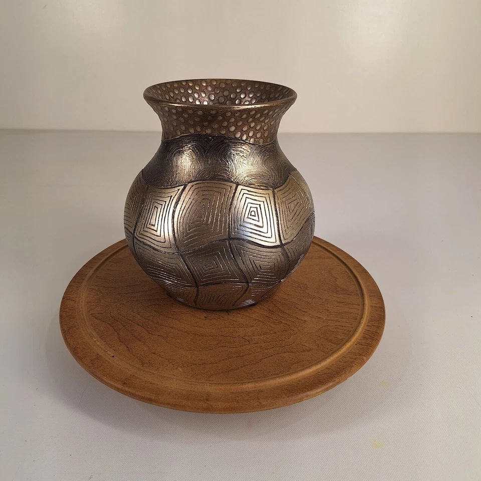 Jarrón de colección de cerámica artística boca ancha color bronce/oro en relieve 7" Foto 3 de 4