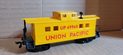 6N HO Scale Train Car UNION PACIFIC UP 49940 CABOOSE HORN HOOK COUPLER