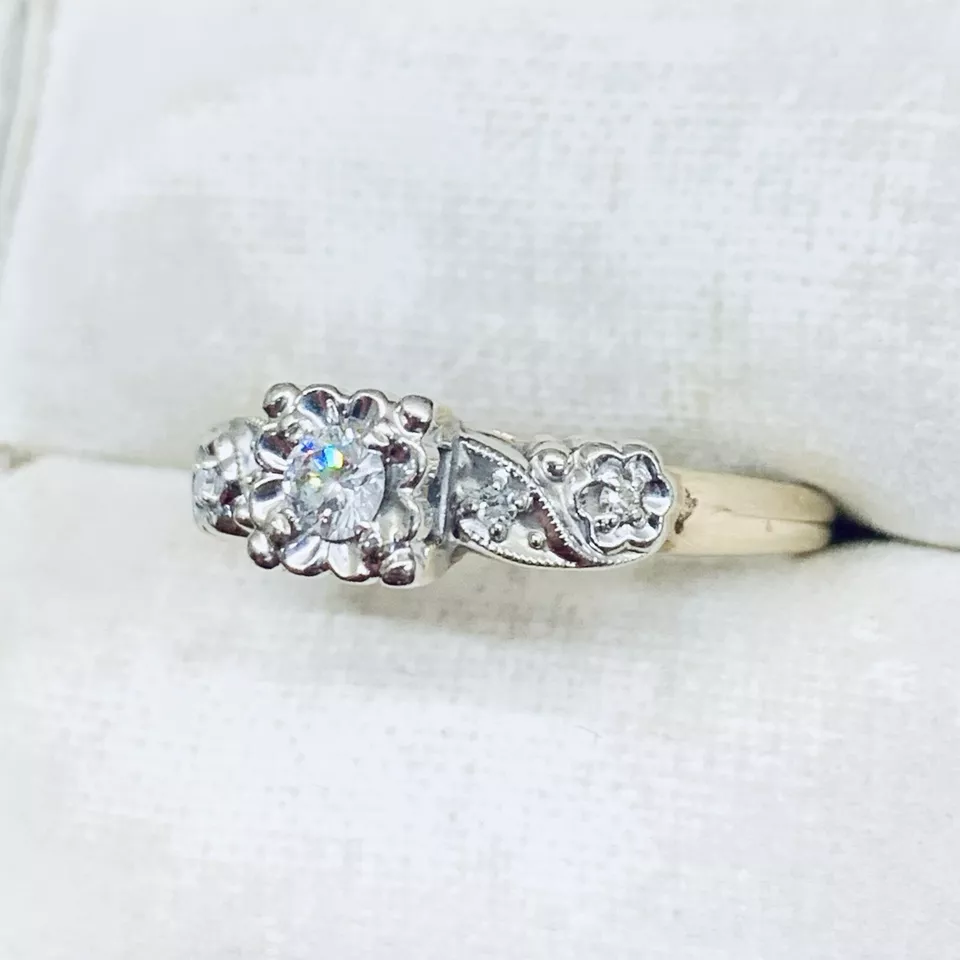 Alianza de compromiso de aniversario de diamantes de oro amarillo de 14 k de 0,20 quilates talla 8 Foto 3 de 4