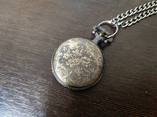 Vintage Pocket Watch – Fishing Theme - Picture 5 of 6