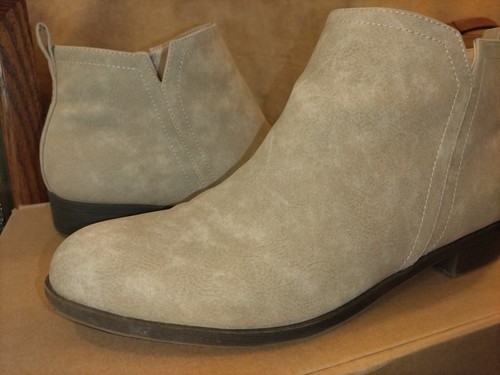 Journee Collection PETRA Bootie Women's size 9 TAUPE Tan Suede Leather 22781 NIB - Picture 2 of 16