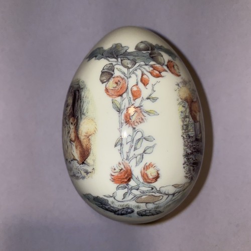 Franklin Mint Beatrix Potter Squirrel Nutkin 100th Anniversary Egg with Stand - Picture 3 of 19
