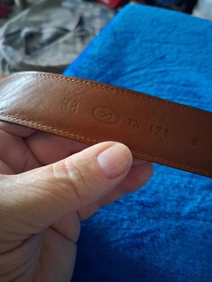 Cinturón de cuero negro Trafalgar talla 38 con hebilla de cinturón de latón Foto 3 de 4