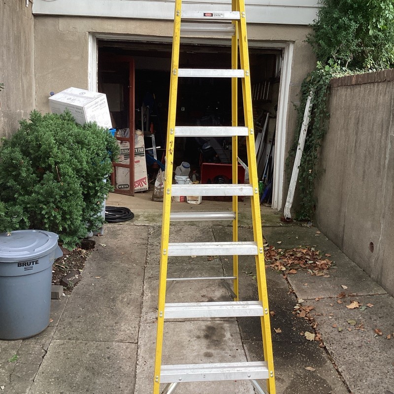 Louisville Ladder 8' Fiberglass Step Ladder, 12' Reach, 250 lbs Load Capacity, W