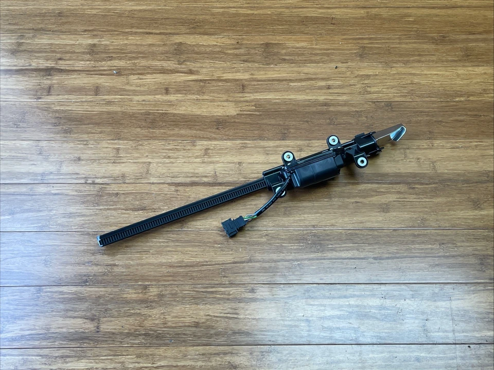 Conjunto de motor cinturón de seguridad trasero derecho Audi RS5 F5 2018-2024 FABRICANTE DE EQUIPOS ORIGINALES Foto 3 de 4