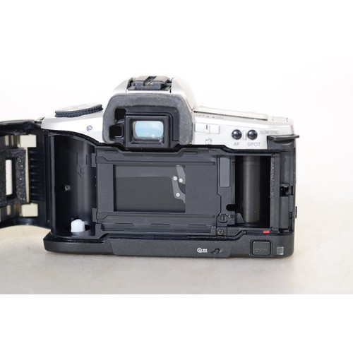 Fotocamera reflex Minolta Dynax 5 - fotocamera reflex 35 mm - fotocamera a pellicola - corpo fotocamera - Foto 7 di 8