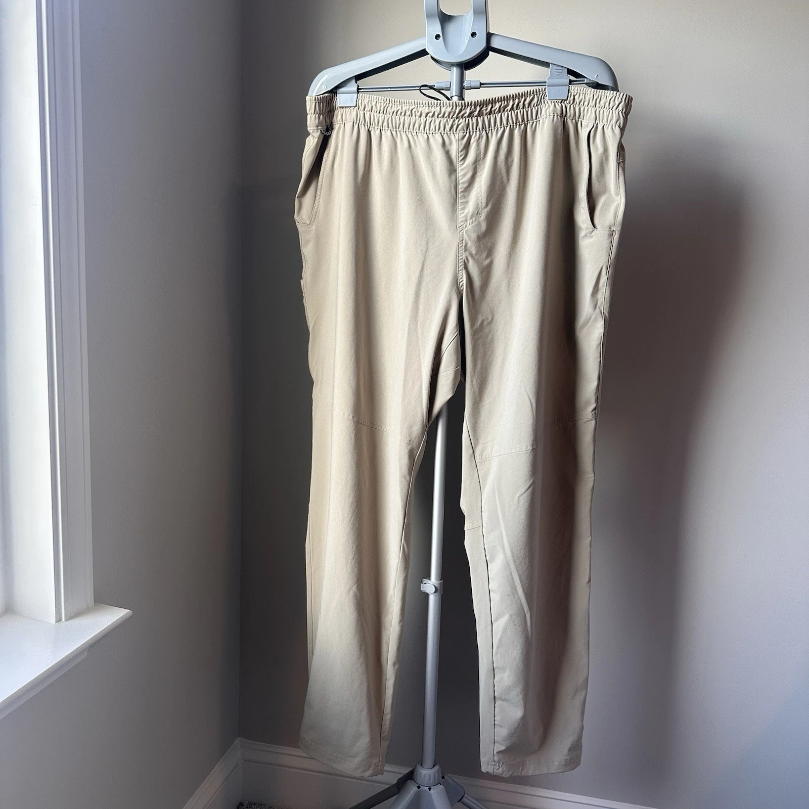 Columbia PFG Roamer Performance Fishing Pants 2XL Tan 31" Inseam Camping GUC
Opens in a new window o