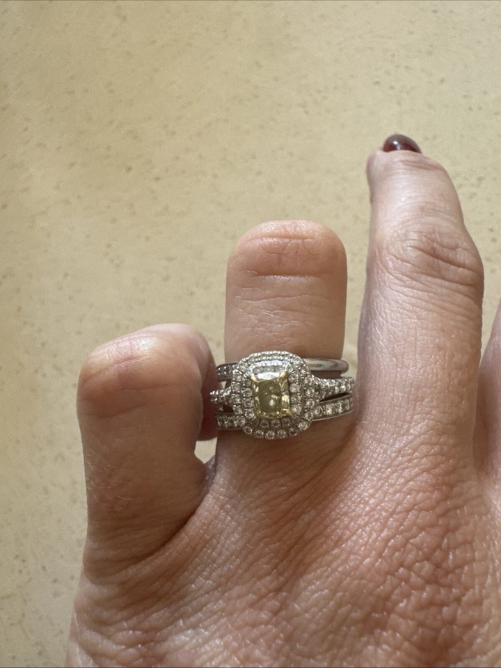 Anillo de compromiso más conjunto de alianzas de boda para hombre y mujer Foto 2 de 4