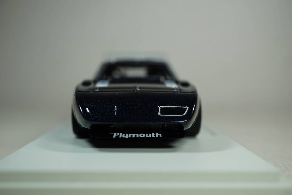 1/43 Nascar Dan Gurney Riverside Spark Plymouth Superbird 42 1/43 Nascar Dan Gurney Riverside Spark Plymouth Superbird 42