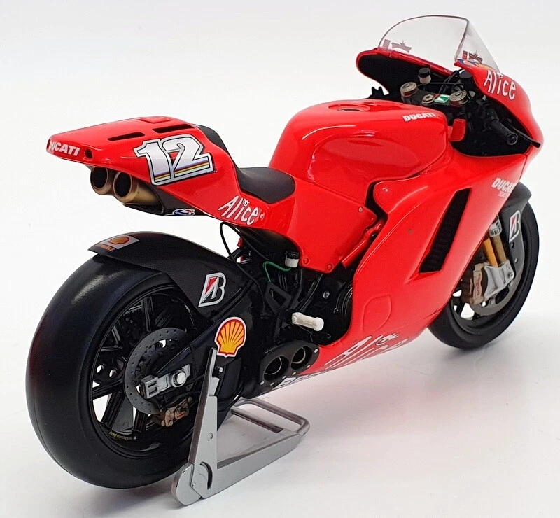 Minichamps 1/12 Scale 122 060012 Ducati Desmosedici Bayliss MotoGP Valencia 2006 - Image 2 of 4
