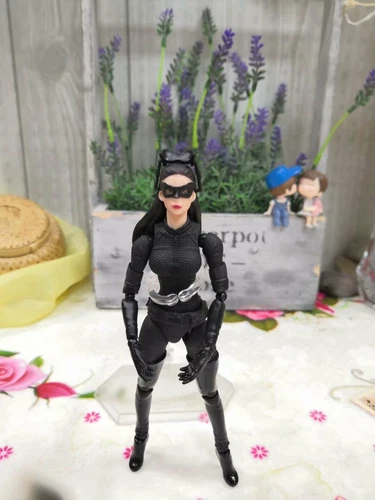Mafex No. 009 The Dark Knight Trilogy Catwoman Selina Kyle Action Figure Boxed - Picture 4 of 10