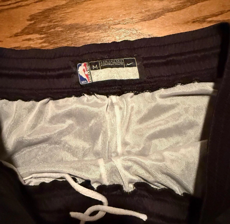 Nike NBA Lakers Kobe Bryant black and purple basketball shorts size medium - Image 4 of 4