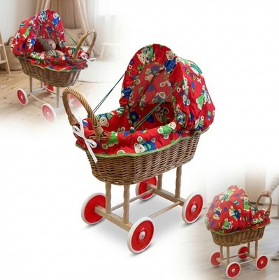 Roter Puppenwagen aus Korbgeflecht mit Teddybären, klappbarem Verdeck und Babywa