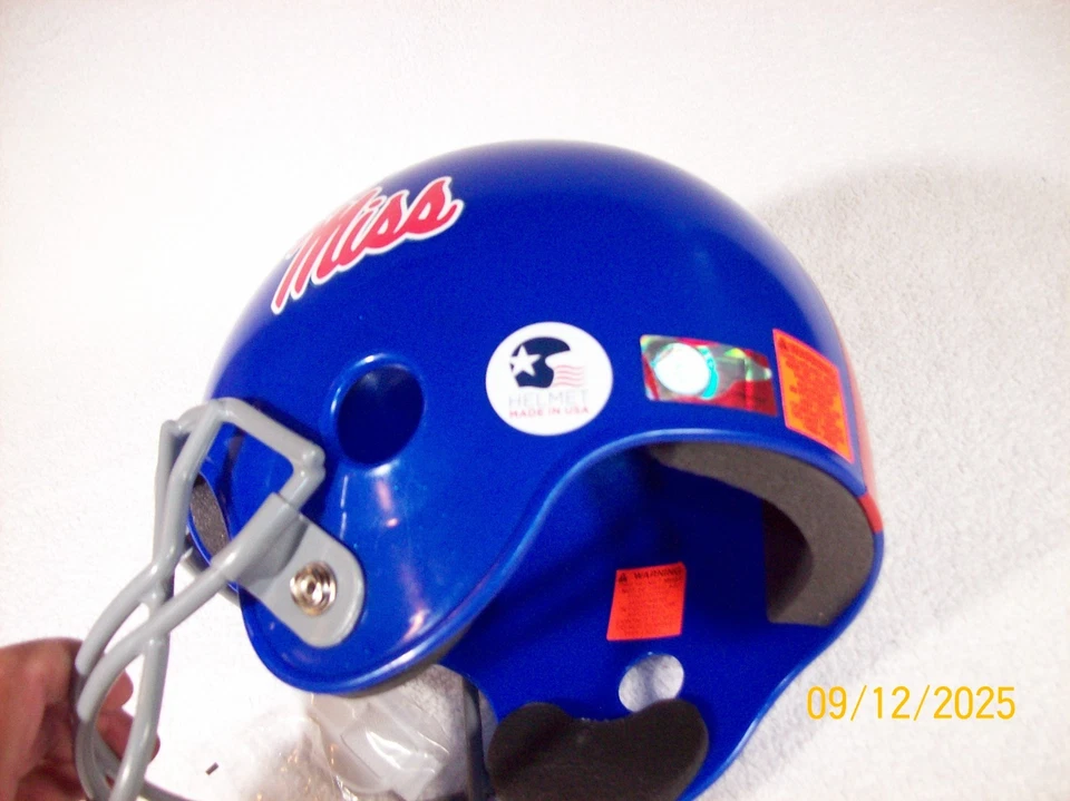 CAPACETE DE FUTEBOL MASCULINO JUVENIL INFANTIL NCAA OLE MISS REBELS FRANKLIN AZUL CLARO - Imagem 4 de 4