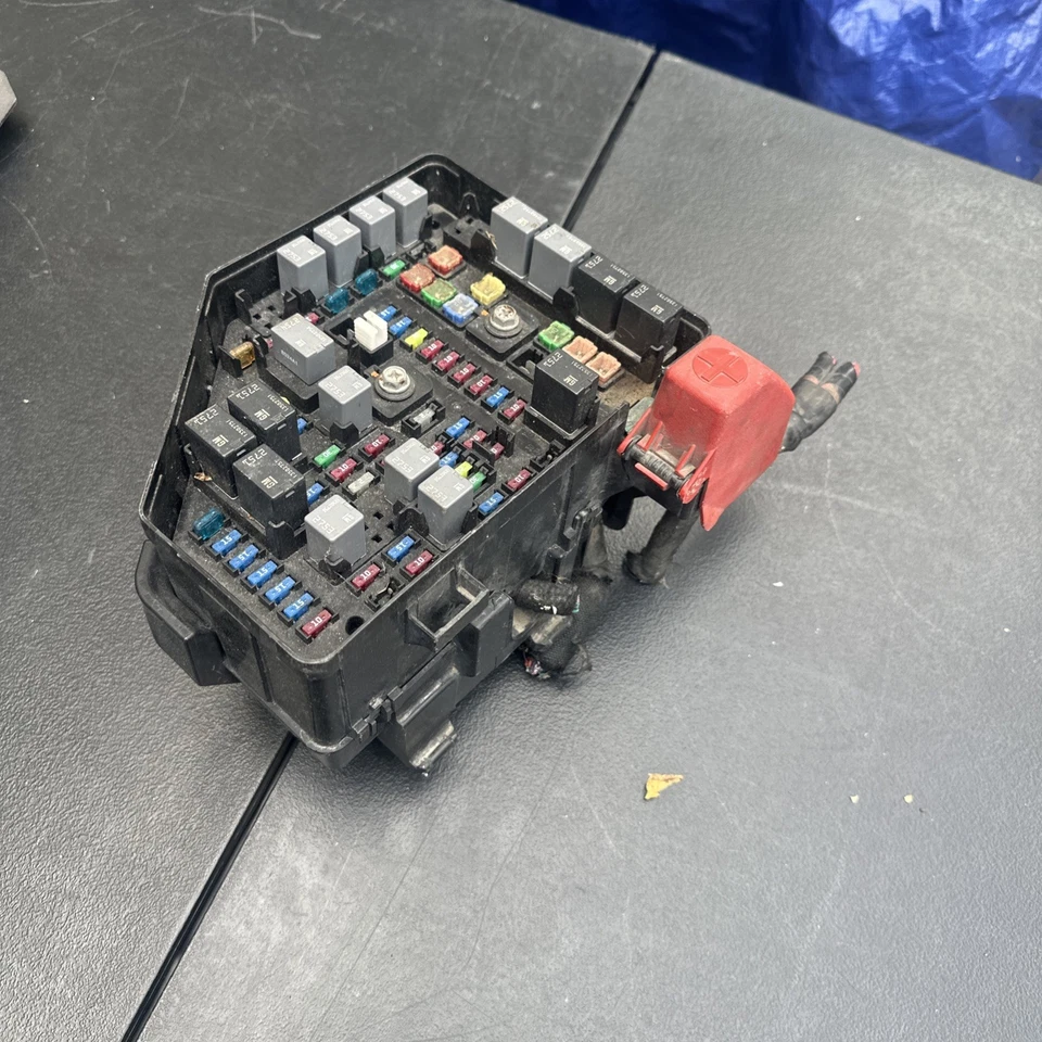 Cadillac SRX 2007 OEM 3,6 L V6 compartimiento del motor relé de fusibles bloque de caja 25787958 Foto 4 de 4