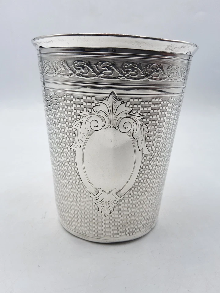 Timbale en argent massif guilloché et gravé poinçon Minerve 1er titre XIXème - Photo 3/4