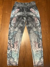 Evolution And Creation Active Capri Leggings Size Medium Multi-Color Butterflies
