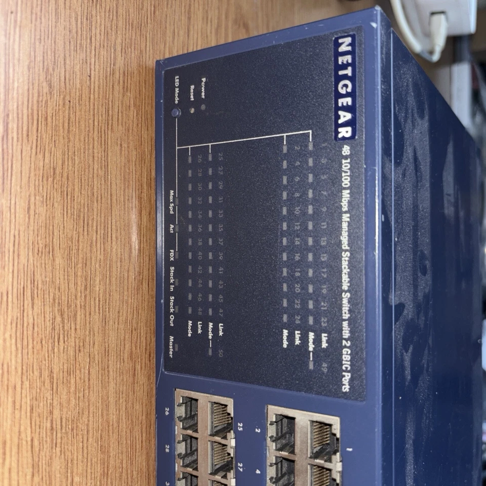 Netgear FSM750S - 48 10/100 Mbps Managed Stackable Switch - 2 GBIC ports - Image 2 of 4