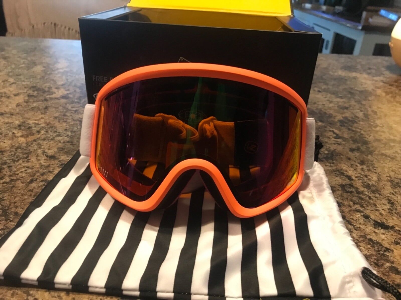 NEW VonZipper Cleaver IT Halldor Wildlife Mens Snowboard Goggles +lens NEW VonZipper Cleaver IT Halldor Wildlife Mens Snowboard Goggles +lens here has the latest