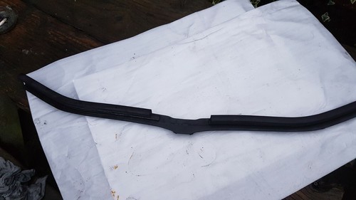 BMW E60 E61 5er 2003-2010 Stoßstange vorne Motorhaube Dichtung Stützleiste 7063835