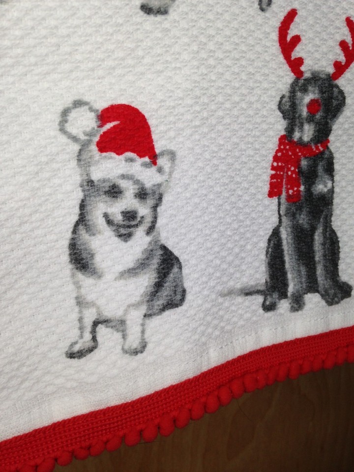 New. NWT. CASABA Christmas Winter Holiday Dog Kitchen Hand Towels Set