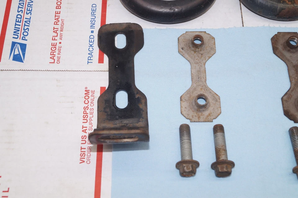 01-05 Juego de ganchos de remolque delanteros Ford Explorer Sport Trac par con pernos y soportes OEM Foto 3 de 4