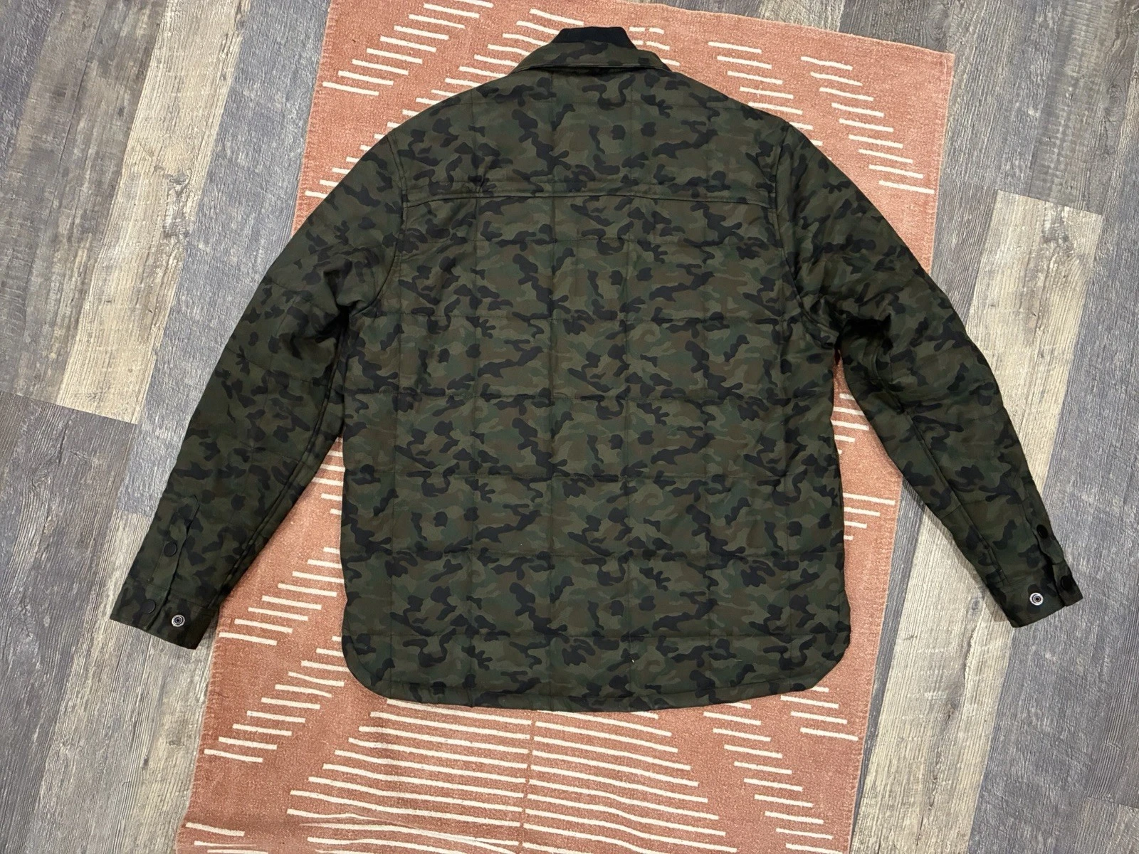 The Wild Collective: GOLD STRIKE EDITION Men’s Camouflage Jacket Size XL NWT - product detail image 2