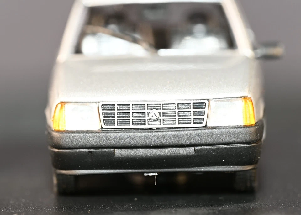 1985 Autobianchi Y 10 silver 1:43 Diecast Starline Models in box - Image 4 of 4