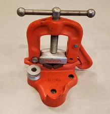 Ridgid No. 21 Bench Mount Yoke Pipe Vise.  Capacity 1/8"-2"