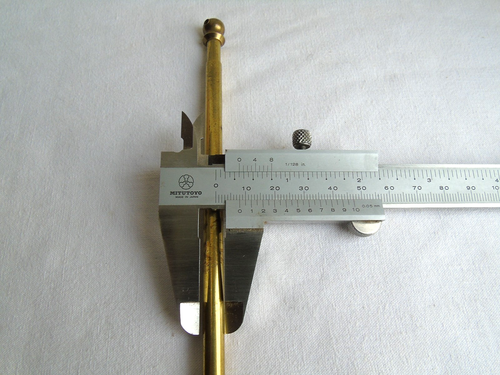 One of brass curtain rod extendable to projects decoration - Picture 5 of 5
