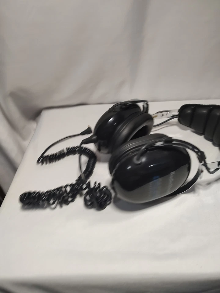 Auriculares de carreras Radio Shack de colección con reducción de ruido ajustables negros Foto 2 de 4