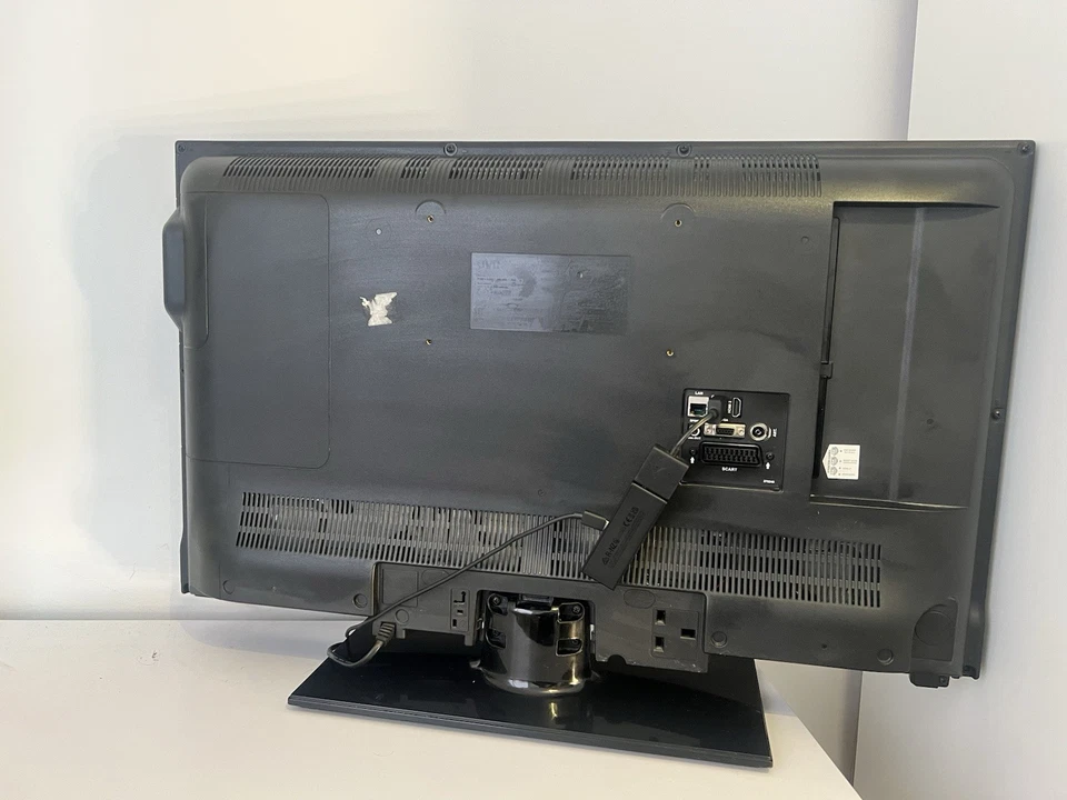 JVC 32" LED Smart TV - Image 2 of 3