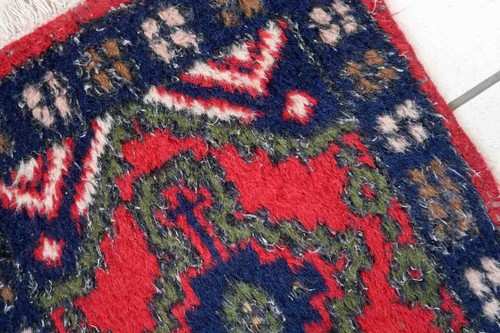Handmade vintage Oriental rug 1.3' x 1.9' (40cm x 58cm) 1970s - 1C883 - Picture 7 of 8